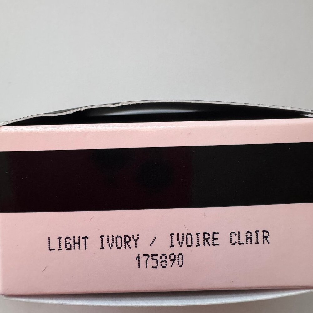 MARY KAY Silky Setting Loose Powder Full Size - .28 Oz LIGHT IVORY